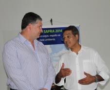 No dia em que comemora o 79º aniversário, o Porto de Paranaguá celebra, também, a produtividade e o desempenho alcançados nesses dois primeiros meses do ano. Para marcar a data, a Administração dos Portos de Paranaguá e Antonina (Appa) realizou uma blitz da Operação Safra 2014, junto aos caminhoneiros no Pátio Público de Triagem. 