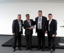 No segundo dia da maior feira de logística da América Latina, Portos do PR recebem do TCP, Prêmio Especial pela operação do maior navio movimentado