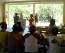 Com palestra e oficina, equipe do Programa de Educação Ambiental da dragagem propõe soluções aos problemas de saneamento básico levantados pela própria comunidade.