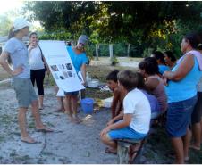 Com palestra e oficina, equipe do Programa de Educação Ambiental da dragagem propõe soluções aos problemas de saneamento básico levantados pela própria comunidade.