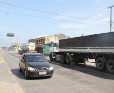 O Departamento de Estradas de Rodagem (DER), órgão ligado à Secretaria de Infraestrutura e Logística do Governo do Paraná (SEIL), acaba de finalizar o projeto recuperação do pavimento de concreto, readequação do sistema de drenagem e ciclovia da Av. Bento Rocha. 