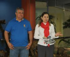 Quem for visitar a sede administrativa do Porto de Paranaguá até o próximo dia 13 de junho vai ser recepcionado por uma onça pintada, um tamanduá, um guará, um tucano e uma arara, além de outras espécies. É que a Administração dos Portos de Paranaguá e Antonina (Appa) abriu nesta terça-feira (27) a exposição “Riquezas da Mata Atlântica”. 
