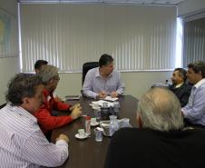 O primeiro enconstro, esta semana, foi com representantes de Antonina, Morretes e Pontal. Esse encontro, realizado no Centro Administrativo do Porto de Paranaguá, foi na última segunda-feira (2).
