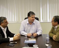 Da reunião com o prefeito de Paranaguá, Edison Kersten, na última terça-feira (3), segundo a assessoria de imprensa da Prefeitura Municipal, “por parte do Porto, abriu-se a possibilidade de serem revertidas para o município as receitas advindas de multas ambientais aplicadas. Esse recurso seria usado exclusivamente para ações relativas à limpeza e pavimentação para a cidade de Paranaguá”.