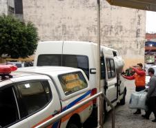 Esta semana, a Administração dos Portos de Paranaguá e Antonina (Appa) se integrou à rede solidária que se instalou no Paraná para ajudar a população dos 130 municípios atingidos pelas enchentes do último final de semana. Com doações, em dinheiro, dos próprios portuários e das empresas operadoras, foram comprados 715 edredons, que estão sendo levados para o barracão da Provopar, pelo Corpo de Bombeiros local e Defesa Civil.