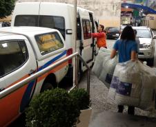 Esta semana, a Administração dos Portos de Paranaguá e Antonina (Appa) se integrou à rede solidária que se instalou no Paraná para ajudar a população dos 130 municípios atingidos pelas enchentes do último final de semana. Com doações, em dinheiro, dos próprios portuários e das empresas operadoras, foram comprados 715 edredons, que estão sendo levados para o barracão da Provopar, pelo Corpo de Bombeiros local e Defesa Civil.