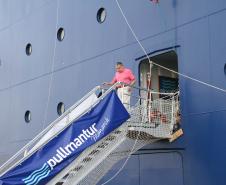 Chegando fora da temporada oficial, a embarcação permanece no Litoral paranaense por quase dois dias. Segundo a agência, esta parada não teria envolvimento com o próximo jogo do calendário da copa.