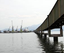 Nos primeiros cinco meses, deste ano, a Fospar descarregou 960 mil toneladas de fertilizantes, pelo Porto de Paranaguá. As principais origens do produto foram Estados Unidos e Canadá. A expectativa, até o final de 2014, é movimentar cerca de dois milhões de toneladas de fertilizantes. 
 
