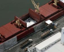A movimentação no Porto de Antonina, aonde opera a empresa Terminais Portuários da Ponta do Félix, já passou de um milhão de toneladas. Esta marca foi batida esta semana. O volume significa um aumento de quase 30% em relação ao mesmo período do ano passado, com cerca de 780 mil toneladas movimentadas.