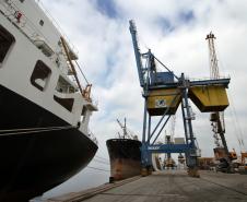 A movimentação no Porto de Antonina, aonde opera a empresa Terminais Portuários da Ponta do Félix, já passou de um milhão de toneladas. Esta marca foi batida esta semana. O volume significa um aumento de quase 30% em relação ao mesmo período do ano passado, com cerca de 780 mil toneladas movimentadas.