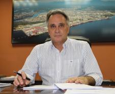 . A antiga diretoria técnica foi subdividida em duas e agora os portos paranaenses contam com um diretor de operações portuárias e um diretor de engenharia e manutenção. Paulinho Dalmaz, que já ocupava o cargo de diretor técnico da Appa desde 2011, passa a ser o novo diretor de engenharia e manutenção. O diretor de operações portuárias ainda não foi nomeado pelo Governo do Paraná. 