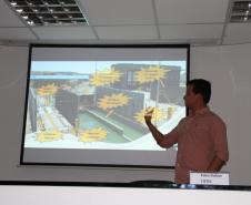 Os representantes do CIETEC apresentaram o conceito de gestão positiva de resíduos e inteligência ambiental. Rogério Gonçalves falou das 108 caçambas georreferenciadas que gerencia, junto à Appa – desde a área primária do porto de Paranaguá até o pátio de triagem e o Porto de Antonina. E apresentou as novas tecnologias que vêm sendo pensadas, para os portos paranaenses, para planejamento e monitoramento da rastreabilidade do transporte e da destinação de resíduos.