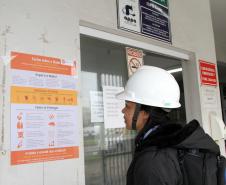 A nossa contribuição está sendo em divulgar os comunicados das agências nacionais e dados sobre o vírus e a transmissão para evitar que esse contato dos trabalhadores locais com os tripulantes do navio, que podem vir dessas regiões africanas mais afetadas, seja porta de entrada para o Ebola”, afirma.