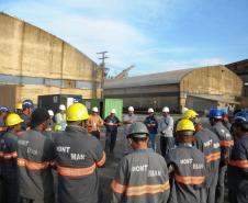 A cada quinze dias, desde o início do ano, a Administração dos Portos de Paranaguá e Antonina (Appa) realiza com os trabalhadores da área portuária, um diálogo de Segurança, Meio Ambiente e Saúde (DSMS). 
