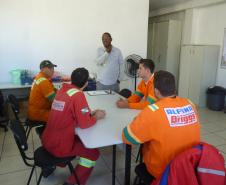 A cada quinze dias, desde o início do ano, a Administração dos Portos de Paranaguá e Antonina (Appa) realiza com os trabalhadores da área portuária, um diálogo de Segurança, Meio Ambiente e Saúde (DSMS). 