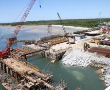 De acordo com o gerente administrativo-financeiro do consórcio Technip/Techint, José Carlos Sá da Silva, o cais do canteiro de obras está sendo ampliado. “Acreditamos que nos próximos cinco meses terminaremos a construção. Serão 300 metros de cais, o que nos tornará aptos para receber o casco do navio que vai compor o projeto P76”, explicou. O casco do navio-plataforma virá da China, completamente montado. A expectativa é que esta estrutura chegue por volta de setembro do próximo ano.