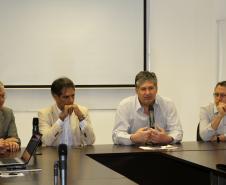 O secretário estadual de infraestrutura e logística, José Richa Filho, e o secretário estadual de planejamento, Cássio Taniguchi, participaram, na manhã desta terça-feira (18), em Paranaguá, da reunião do Grupo de Trabalho criado para analisar e propor adequações à poligonal do porto organizado à luz da nova lei dos portos.
