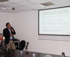  Ainda na reunião, o diretor de Meio Ambiente da Administração dos Portos de Paranaguá e Antonina (Appa) , Marco Aurélio Ziliotto, apresentou o Zoneamento Ecológico Econômico do Litoral, do Instituto de Terras, Cartografia e Geociências do Paraná (ITCG) e falou do que o Porto vem fazendo na área ambiental. 