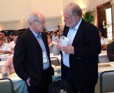 Especialistas de diferentes partes do mundo participam, em Foz do Iguaçu, do 2º Fórum de Agricultura da América do Sul. Com o tema “Inovação e Sustentabilidade no Campo”, o evento discute o agronegócio mundial a partir da realidade sul-americana. Os portos do Paraná estão presentes no evento. 