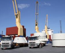 Primeiras peças da nova fábrica da Klabin são descarregadas no Porto de Paranaguá 