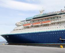 Com mais de três mil pessoas a bordo, Sovereign traz o maior número de passageiros e tripulantes já recebido em um único navio pelo Porto de Paranaguá.