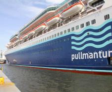 Com mais de três mil pessoas a bordo, Sovereign traz o maior número de passageiros e tripulantes já recebido em um único navio pelo Porto de Paranaguá.