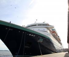 Com mais de três mil pessoas a bordo, Sovereign traz o maior número de passageiros e tripulantes já recebido em um único navio pelo Porto de Paranaguá.