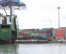 Ao longo do ano, foram exportadas 27,9 milhões de toneladas em cargas e importadas 17,1 milhões de toneladas pelos Portos de Paranaguá e Antonina