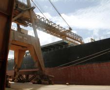 O Porto receberá nos próximos dias 27 navios que já estão programados para carregar quase um milhão de toneladas de soja, milho, farelo e trigo.