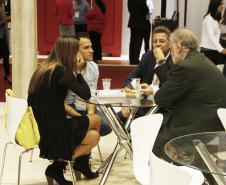 Portos do Paraná atraem novos negócios em feira mais importante do setor