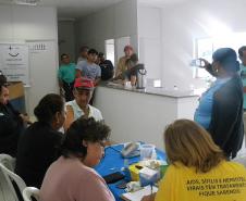 O programa Porto em Ação, coordenado pela Administração dos Portos de Paranaguá e Antonina no Pátio de Triagem, teve sua primeira edição de 2015 nesta terça-feira (12) e contou com a participação de mais de 400 caminhoneiros que chegaram a Paranaguá para descarregar grãos. 