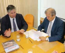Autorização para instalação da Subsea 7 em Pontal do Paraná é entregue em Brasília 