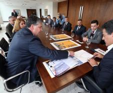 Appa entrega projeto de ciclovia que interligará Morretes e Antonina