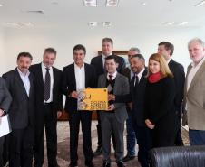 Appa entrega projeto de ciclovia que interligará Morretes e Antonina