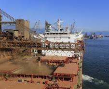 Porto de Paranaguá terá megaexportação de soja e milho