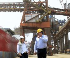 Mais um moderno carregador de navios começa a operar no Porto de Paranaguá 
