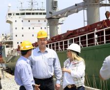 Mais um moderno carregador de navios começa a operar no Porto de Paranaguá 
