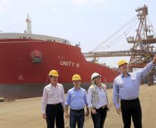 Mais um moderno carregador de navios começa a operar no Porto de Paranaguá 