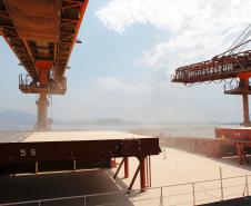 Porto de Paranaguá exporta cinco vezes mais soja em outubro