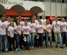 Patrulha voluntária de combate à dengue orienta comércio em Guaratuba