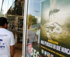 Patrulha voluntária de combate à dengue orienta comércio em Guaratuba