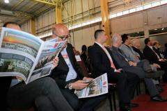 Temas como descentralização, arrendamento da Klabin e investimento no Corredor de Exportação tornaram o estande o mais visitado da feira no 1º dia