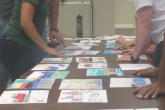 Concurso é organizado pela Portos do Paraná, em parceria com a prefeitura. Além de retratar o porto, os alunos também criam frases sobre a visita que fizeram. 