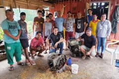 A empresa Portos do Paraná oferece a atividade, nessa semana, na Ilha de São Miguel. Objetivo é ensinar sobre manutenção de motores para que os pescadores fiquem menos dependentes de serviços de terceiros. Ainda em novembro, a atividade acontecerá na Ilha do Teixeira. 