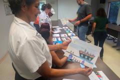 Concurso é organizado pela Portos do Paraná, em parceria com a prefeitura. Além de retratar o porto, os alunos também criam frases sobre a visita que fizeram. 