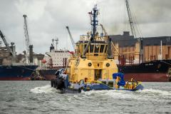 Novo equipamento saiu do estaleiro em Itajaí direto para atender os Porto de Paranaguá e Antonina, reforçando a frota com mais tecnologia e potência. Isso garante melhor atendimento aos serviços e operações marítimos. 