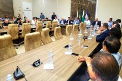 Os investimentos do Governo do Estado na área de infraestrutura e logística foram tema de um fórum realizado nesta sexta-feira (14), pelo Conselho de Desenvolvimento Econômico de Maringá (CODEM). O evento reuniu empresários do setor produtivo da região e apresentou as vantagem de exportar via Portos do Paraná.