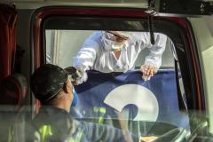 Número é de 15 dias de funcionamento das estruturas médicas, montadas pela Portos do Paraná. Portuários e caminhoneiros passam por aferição de temperatura, análise primária de sintomas e orientação médica. 