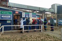 A partir desta sexta-feira (29), todos os trabalhadores que atuam nos silos e moegas públicas do Porto de Paranaguá terão a temperatura aferida. Mais um ponto de monitoramento sanitário foi montado no acesso pelo Portão 7.