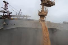 O E.R Bayonne carrega 104,2 mil toneladas de farelo de soja, um novo marco de carregamento em uma embarcação. Eficiência e agilidade do porto permitem embarques cada vez mais volumosos.